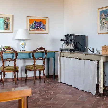 And Wine Al Castello Couette-café
